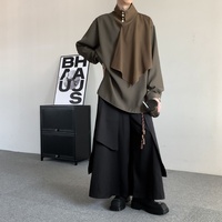 Chemise décontractée pour homme à col montant, manches longues, coupe ample, avec blocs de couleur et détail drapé irrégulier, idéale pour le quotidien