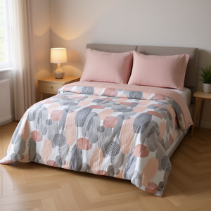 Couette légère Vianney Novo Milan King Size, motif géométrique imprimé, garnissage en polyester, utilisable en toutes saisons - Product Image 2