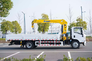 Camion grue 4x4 ISUZU 4WD pour tout-terrain, grue montée sur camion de 5T avec caisse de chargement - Product Image 2