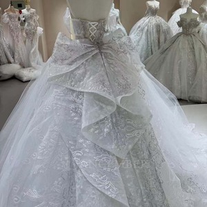 Vestido de Novia DW0195 Vintage Moderno con Hombros Descubiertos, Lentejuelas Color Marfil, Cola de Capilla, Encaje Largo y Flores de Cristal - Product Image 5