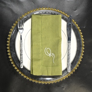 Serviettes en lin brodées monogrammées à points festonnés en coton et lin tissé pour la maison et les restaurants - Product Image 3