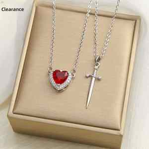 Collier de couple avec pendentif épée cœur en zircon rouge, chaîne de clavicule en acier titane, collier en acier inoxydable, cadeau pour la Saint-Valentin - Product Image 1