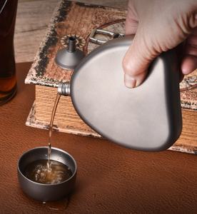 Flacon en titane pur 220 ml, portable, pour le <span class=keywords><strong>camping</strong></span> en plein air, bouteille à whisky, bouteille à vin, gourde en métal, flacon à liqueur - Product Image 6