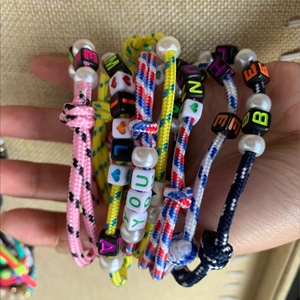 Bracelets noués tressés colorés divers lettre perle cire <span class=keywords><strong>corde</strong></span> Paracord un Dollar magasin mode chaîne Bracelets <span class=keywords><strong>corde</strong></span> rouge - Product Image 3