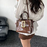 Sac bandoulière tendance de luxe léger de style européen et américain, grand format, avec fermeture éclair, pour femme, idéal pour les trajets quotidiens