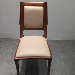 Chaise de salle à manger en bois de noyer massif de luxe avec artisanat de menuiserie traditionnel, sièges modernes pour la maison, le restaurant, l'hôtel PISANO - Product Image 1