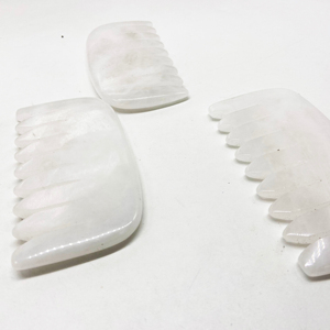 Peigne Gua Sha en jade blanc de haute qualité masseur de visage en cristal naturel avec logo personnalisé livré dans une boîte - Product Image 3