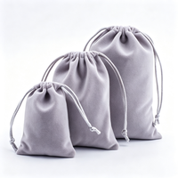 Sac cadeau en velours recyclable à motif de dessin animé grande capacité, pochette en flanelle douce pour l'emballage de montres, bracelets et bijoux