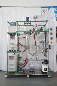 Évaporateur à film essuyé d'huile d'herbe à chemin court en acier inoxydable à deux étages 18 ~ 36 kg/h - Product Image 2