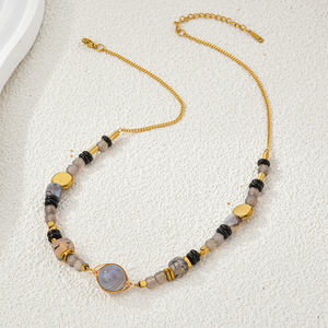 Collier de perles en pierre naturelle à la mode réglable pour femmes avec éléments de conception géométrique plaqués or pour tenues décontractées festives - Product Image 6