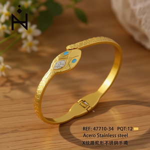 Bracciale a Forma di Serpente Angelina Placcato Oro, Gioiello Unisex alla Moda con Incastonatura di Zirconi, Design Trendy - Product Image 4