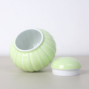 आधुनिक सिरेमिक कद्दू फ्लोवरपॉट vase प्रकाश हरे रंग के ग्लेज़ेड सिरेमिक जार के साथ 9*8.6 सेमी टेबलटॉप सिरेमिक कंटेनर - Product Image 3