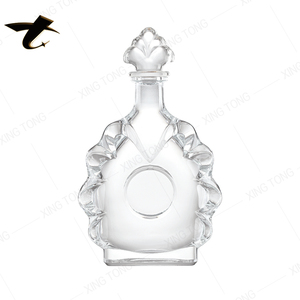 Bouteilles en verre vides personnalisées classiques avec logo, 500 ml, pour vodka, brandy, whisky et tequila, avec bouchon couronne et impression sérigraphique - Product Image 3