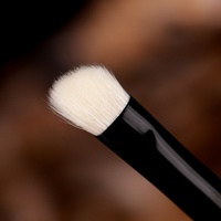 Pinceau de Précision pour Ombre de Nez, Pinceau de Maquillage Angulaire Fin pour le Modelage du Nez, le Surlignage et le Contouring – Outil Cosmétique de Beauté