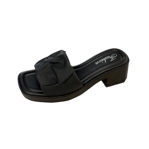 Pantuflas para Hombre y Mujer, Elegantes y Modernas para Uso en Exteriores, con Ajuste Versátil y Función Antideslizante - Product Image 1