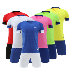 Traje de fútbol transpirable para hombres con logotipo personalizado hecho de tela de poliéster - Product Image 5