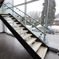 Escalier droit intérieur avec marches en bois massif pour projets résidentiels et commerciaux