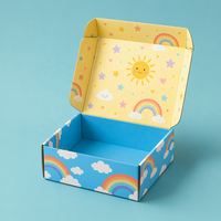 Caja de Cartón Corrugado para Envíos con Diseño Infantil Personalizado, Materiales Reciclados, Forro de Esponja, Patrón de Sol, Arcoíris y Nubes, Impresión a Todo Color