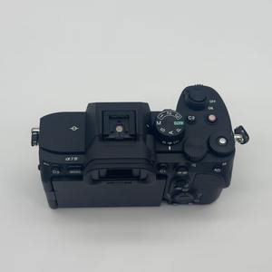 Appareil <span class=keywords><strong>photo</strong></span> professionnel micro-caméra 4K haute définition de marque A7 IV d'occasion de haute qualité avec chargeur et batterie. - Product Image 3