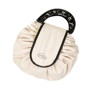Bolsa de maquillaje Tea Break Milk Apricot con cordón y asa suave, bolsa de almacenamiento de cosméticos para mujer, estuche de viaje para artículos de tocador - Product Image 1