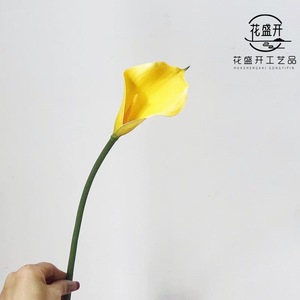 ดอกคาลล่าลิลลี่ประดิษฐ์ ก้านเดี่ยว สีม่วงเข้ม ทำจาก PVC สำหรับตกแต่งงานแต่งงานและบ้าน - Product Image 4