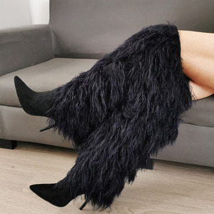 Botas Altas de Mujer Talla Grande 44 con Forro de Piel Grueso, Botines Largos de Ante con Punta Puntiaguda, Tacones de Aguja y Borlas Peludas - Product Image 1