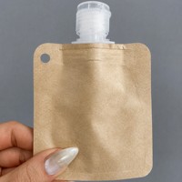 Pochette à bec verseur en papier kraft conforme PCR PPWR pour recharge de liquides, pochette personnalisée pour lotion et crème cosmétique avec bouchon à clapet