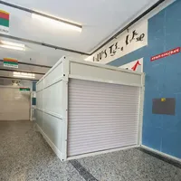 Garages mobiles pliables modernes en acier, conformes aux normes australiennes, à installation rapide, avec toilettes, pour conteneurs, abris de voiture et remises de stockage