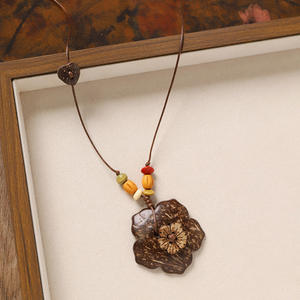 Collier rétro en coquille de noix de coco avec bouton, longue chaîne tressée à motif floral géométrique pour pull, accessoire - Product Image 3