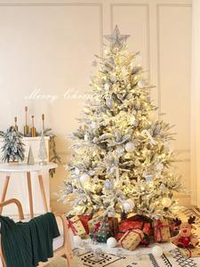 Árbol de Navidad Artificial Grande y Moderno de Alta Calidad, Base Blanca con Nieve, Características Personalizadas, Venta al por Mayor - Product Image 2