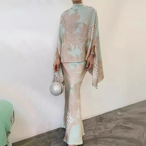 Nuovo Set Due Pezzi alla <span class=keywords><strong>Moda</strong></span> con Abito Lungo Stampato a Maniche Lunghe e Gonna Svasata per Donna Sehe Fashion - Product Image 2