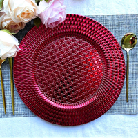 13 pouces vente en gros fête banquet rond en plastique géométrie rouge table mariage chargeur assiettes pour dîner réception