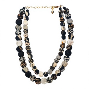 Collier en résine perlée fait main écologique à motif de boules, style bohème unisexe, chaîne plaquée or, bijou statement multicouche - Product Image 1