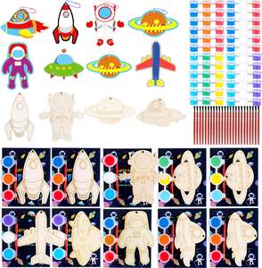 DIY-schilderset met vliegtuigthema voor kinderen - Creatieve sleutelhangers om in te kleuren en cadeauset voor de feestdagen - Product Image 3