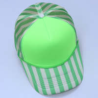 Gorra Trucker Clásica con Logotipo Bordado Personalizado, Rayas Laterales Estampadas, Malla de Puntos, Visera Rayada y Cuerda, Gorra Trucker de Espuma