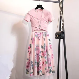 Verão Mulheres 2 Pedaço Set Moda Rosa Bowknot Shirt Curto T + Malha de Algodão Floral Imprimir Big Balanço Saia Longa ternos