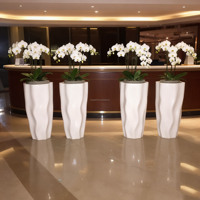 Jardinières surélevées ondulées de luxe personnalisées en résine durable pour la décoration de la maison, de la cour, du restaurant, du patio, du centre commercial, de l'hôtel, de la villa et des espaces commerciaux