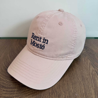 Ongestructureerde gewassen katoenen Dad Hat met Moste borduurlogo, roze kleur, casual outdoor baseballpet voor heren en dames