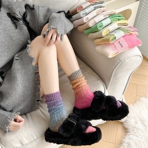 Calcetines <span class=keywords><strong>de</strong></span> lana estilo japonés Jingwen OEM, cálidos y gruesos para invierno, con efecto tie-dye degradado, calcetines holgados con ribetes para <span class=keywords><strong>botas</strong></span>. - Product Image 6