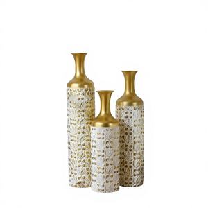 Jarrón de Metal Hecho a Mano Contemporáneo para Arreglos Florales, Ecológico, Resistente al Óxido, Decoración del Hogar - Product Image 1