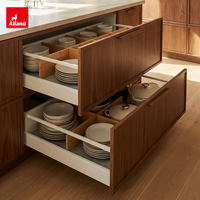 Armoires de cuisine multifonctionnelles en bois massif de style naturel moderne Alland, avec tiroirs encastrés de style Shaker