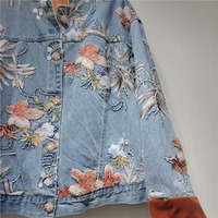 Veste en jean pour femme, collection automne 2026, vente en gros, avec appliques perlées, broderie florale 3D, sans col, coupe carrée, poignets en velours, doublure couleur rouille, style oversize