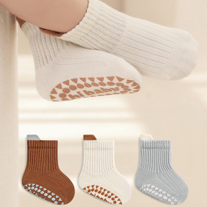 Chaussettes antidérapantes en coton respirant pour bébés et jeunes enfants (garçons et filles) – <span class=keywords><strong>Lot</strong></span> de 3 paires – Vente chaude en gros - Product Image 2