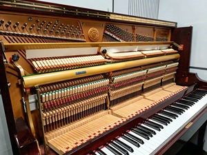 Piano droit d'occasion KL601 bordeaux du Japon – Vente en gros haut de gamme, best-seller pour l'exportation, idéal pour l'enseignement et la maison - Product Image 4