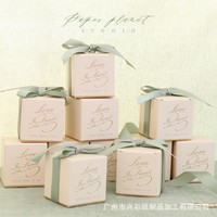 Élégantes boîtes à dragées auto-établissantes en carton doré, petites boîtes carrées pour bonbons avec ruban, idéales pour bougies et cadeaux de baby shower