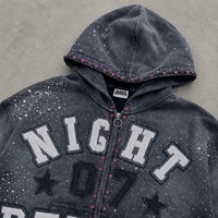 Sweat à capuche zippé pour homme, style OEM/ODM, délavé effet soleil, noir, avec appliqué poitrine, strass et rivets – Fournisseur de premier plan pour hommes