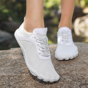 Chaussures d'eau avec empeigne en maille, semelle extérieure en caoutchouc, respirantes, unisexes, pour la plage en été - Product Image 1