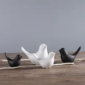 Vente en gros nordique minimaliste noir blanc couleur céramique petit doré bénédiction oiseaux Statue //