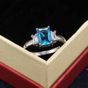 Anello da Donna F175 con Acquamarina, Taglio Smeraldo, Gemma Naturale, Montatura a Griffe, Anelli di Fidanzamento alla Moda - Product Image 4