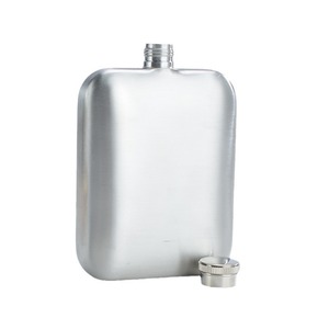 Mini gourde carrée portable en acier inoxydable 304 de 6 oz, design moderne et minimaliste, pour étudiants, idéale pour le <span class=keywords><strong>vin</strong></span> <span class=keywords><strong>rouge</strong></span> en extérieur - Product Image 5
